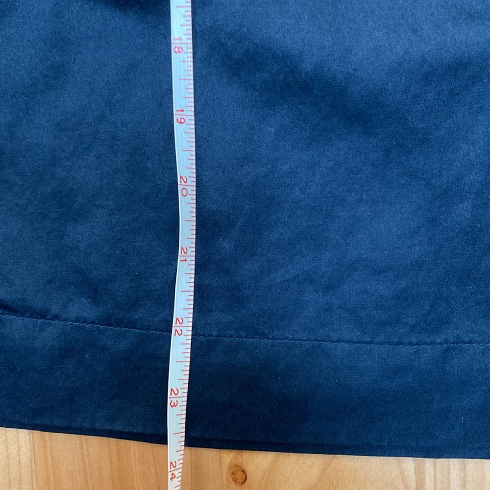 Talbots silk blend navy silk and cotton blue scalloped necklace blouse size 10 - Picture 6 of 6